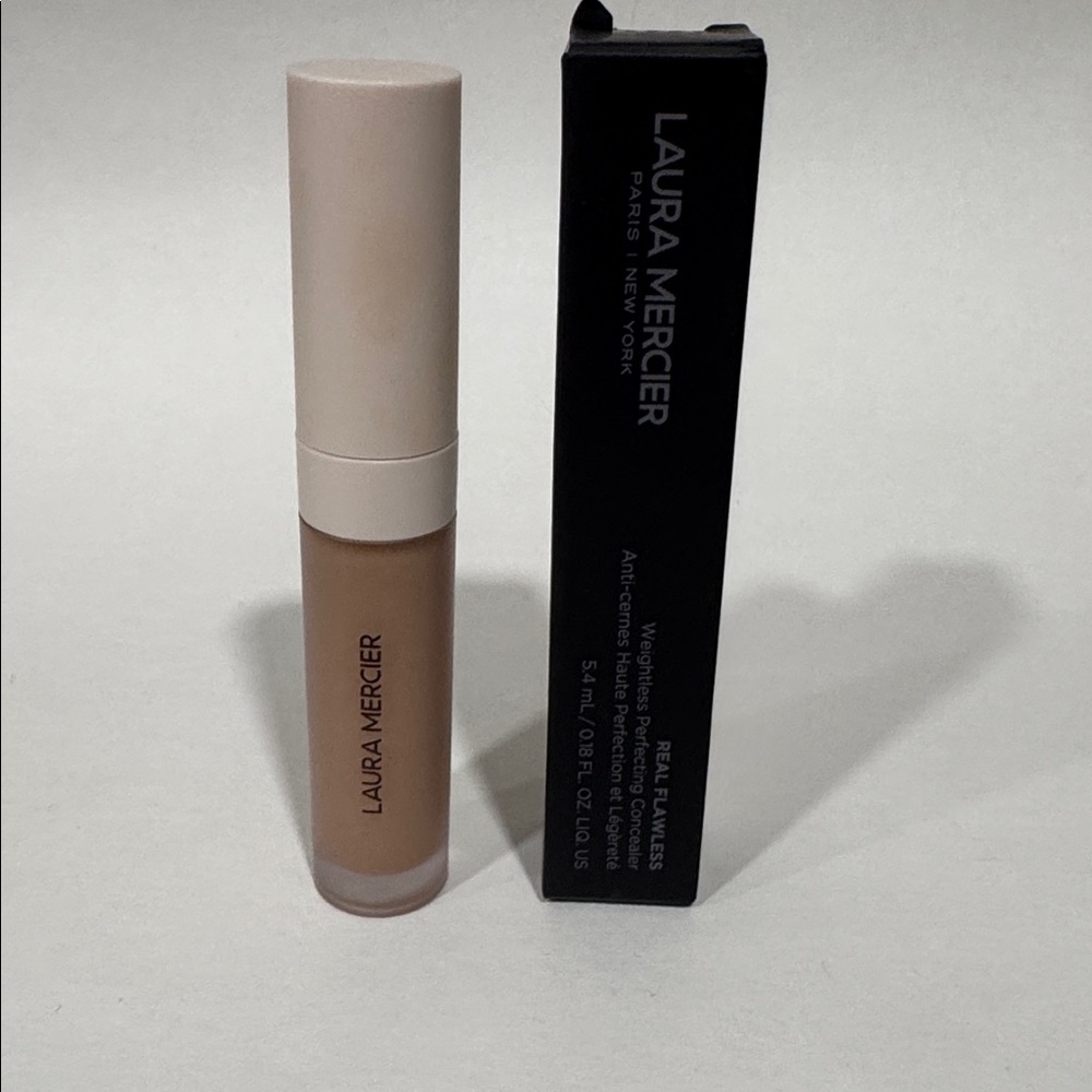 Laura Mercier
Real Flawless Weightless Perfecting  Concealer